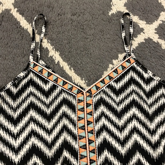 Mason & Mackenzie Patterned Tank Top - Medium - Picture 2 of 4